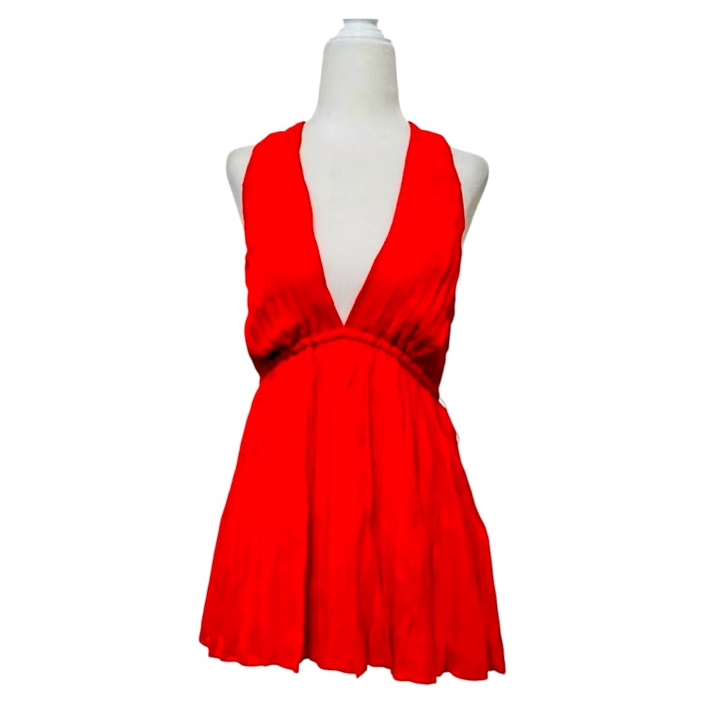 Alice + Olivia 100% Silk Red Pleated Halter Top | estimate size medium